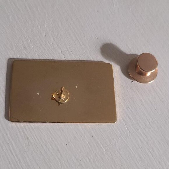 American Express Gold Card Vintage 1980's Lapel Pin Tie Tack Brooch - AMEX Pin - Picture 4 of 4